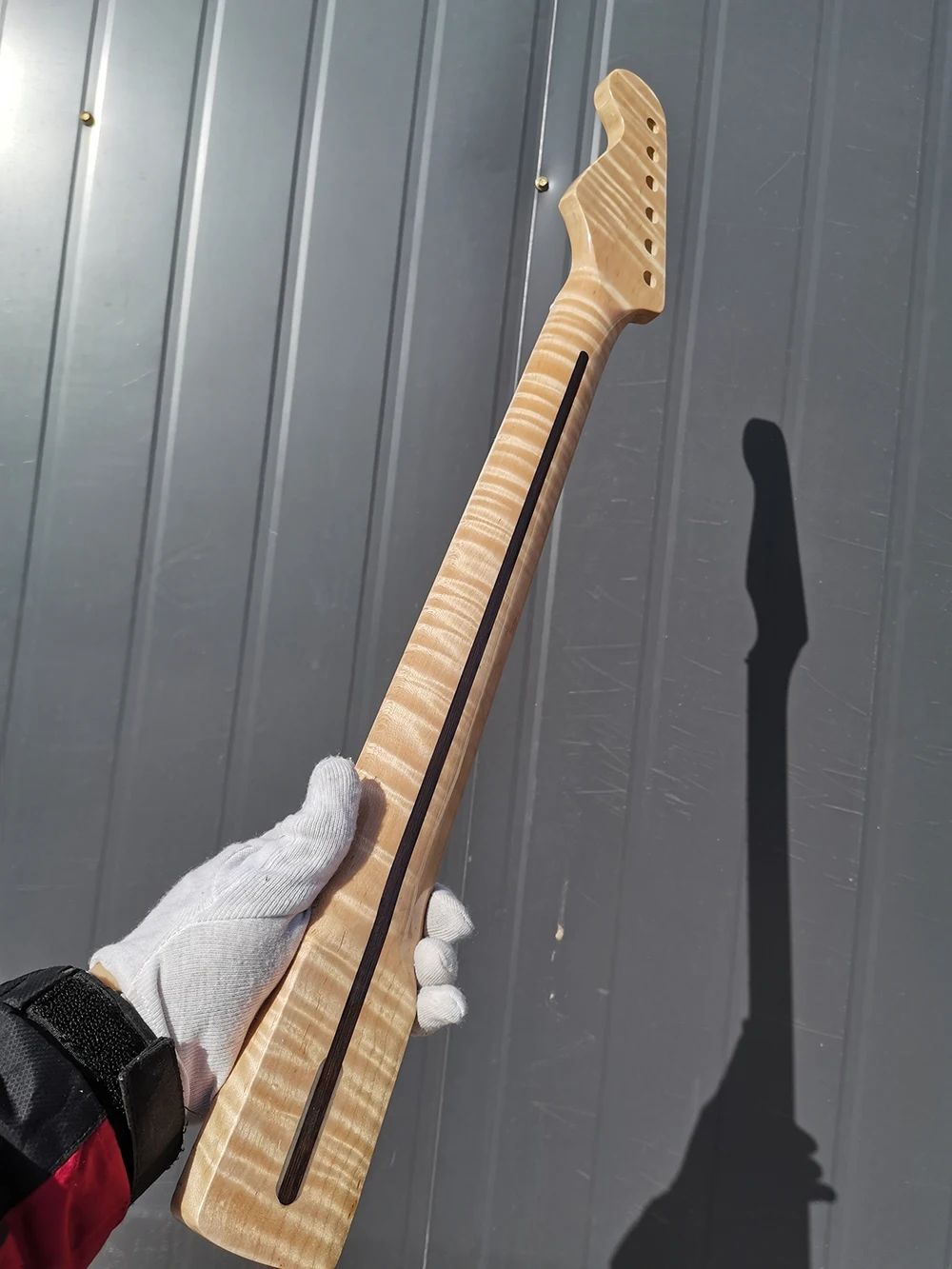147# Right -Hand iger Flame Maple Electric Guitar Neck 21 Fret 25.5 Inch Handmade Guitar parts Pearl Dot Inlay Replacement
147# Right -Hand iger Flame Maple Electric Guitar Neck 21 Fret 25.5 Inch Handmade Guitar parts Pearl Dot Inlay Replacement