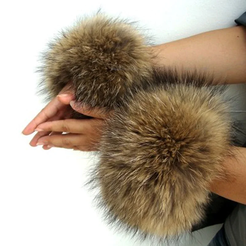 Women ACC. 100% Genuine Fox Fur Cuffs Femme Real Raccon Fur With Clap Ring Arm Warmer Luxury Cuffs Bracelet Wristband Streetwear
Women ACC. 100% Genuine Fox Fur Cuffs Femme Real Raccon Fur With Clap Ring Arm Warmer Luxury Cuffs Bracelet Wristband Streetwear