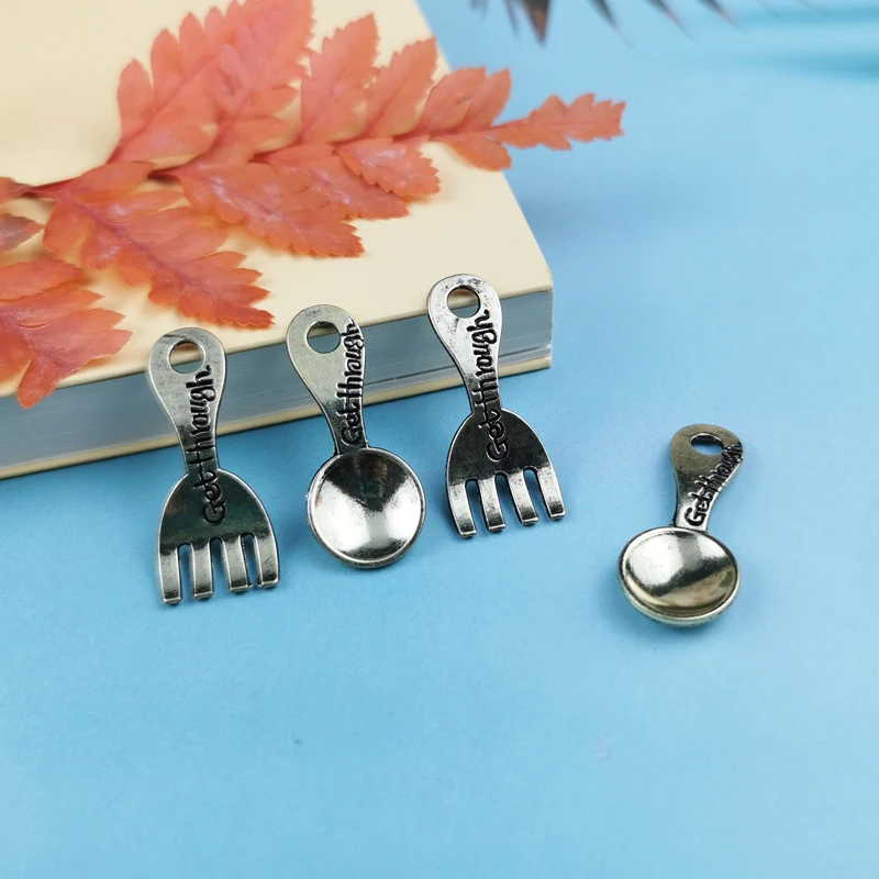 10pcs/Lot Vintage Ancient Bronze Spoon Fork Charms Metal Pendants For Jewelry Making Earring DIY Handmade Craft
10pcs/Lot Vintage Ancient Bronze Spoon Fork Charms Metal Pendants For Jewelry Making Earring DIY Handmade Craft