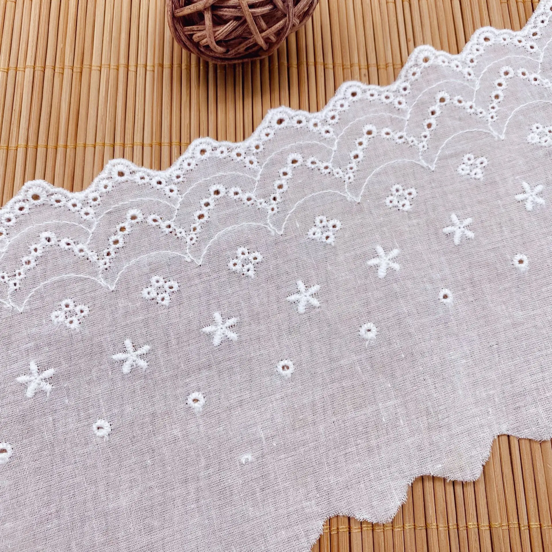 3Yards Women's Cothing DIY Lace Trim 14cm Width White 100% Cotton Embroidered Lace Fabrics
3Yards Women's Cothing DIY Lace Trim 14cm Width White 100% Cotton Embroidered Lace Fabrics