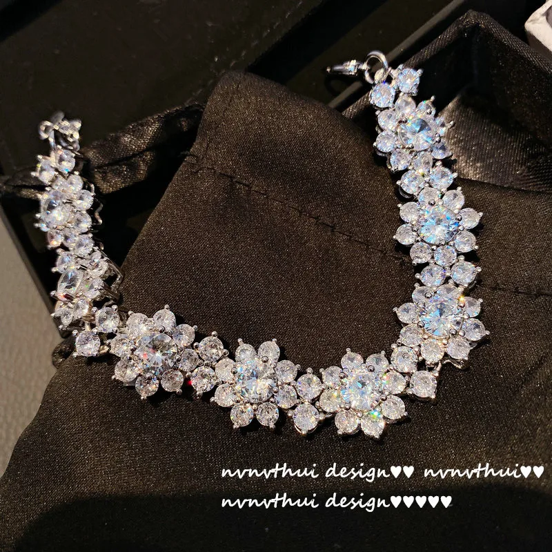 2022 Fashion Luxury Silver Color Tennis Bracelet High Quality Jewelry Women's Shiny Snowflake CZ Bangle Bracelets Gift
2022 Fashion Luxury Silver Color Tennis Bracelet High Quality Jewelry Women's Shiny Snowflake CZ Bangle Bracelets Gift