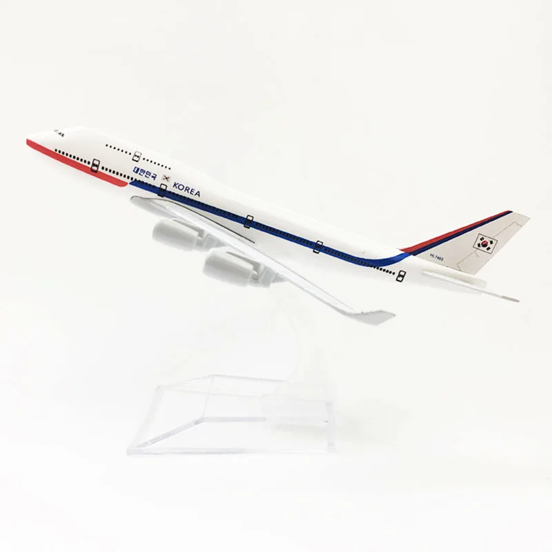 16CM 1:400 Boeing B747-400 model Air Force One airlines alloy aircraft plane aviation toys collection
16CM 1:400 Boeing B747-400 model Air Force One airlines alloy aircraft plane aviation toys collection