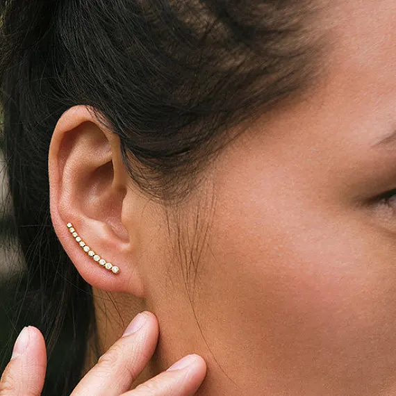 2022 high quality simple multi piercing 925 sterling silver bezel cute tiny cz long ear wire climber earring
2022 high quality simple multi piercing 925 sterling silver bezel cute tiny cz long ear wire climber earring