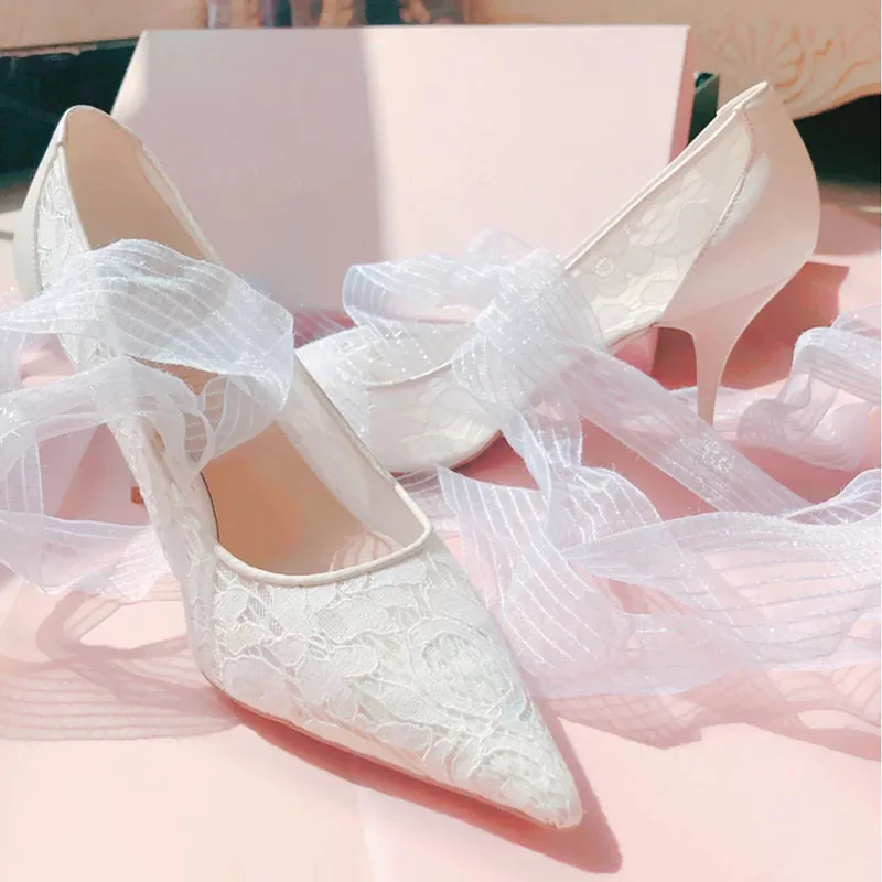 Summer lace straps pointed toe breathable fine high-heeled mesh bridal wedding shoes banquet dress wild women's single shoes
Summer lace straps pointed toe breathable fine high-heeled mesh bridal wedding shoes banquet dress wild women's single shoes
