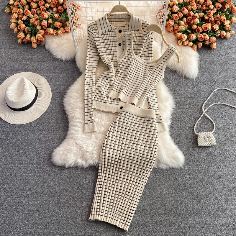 YUZACDWX Sweater 3 Piece Set Women Striped Lapel Knitted Cardigans Coat+Vest +High waist Bodycon Mid Skirt Outfits Female
YUZACDWX Sweater 3 Piece Set Women Striped Lapel Knitted Cardigans Coat+Vest +High waist Bodycon Mid Skirt Outfits Female