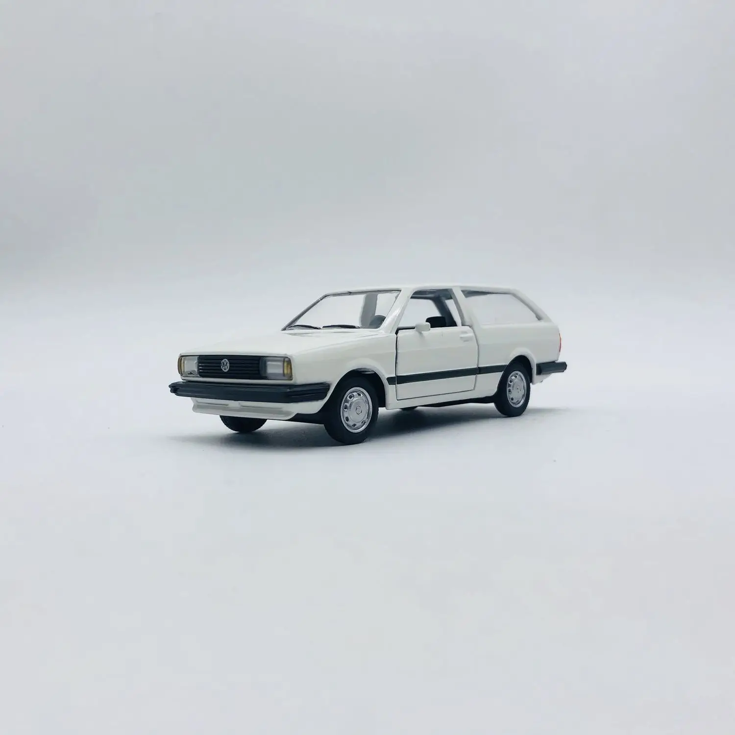 Новинка 1/43, классическая белая специальная металлическая модель Универсала из литого под давлением, коллекционные игрушки для детей
Новинка 1/43, классическая белая специальная металлическая модель Универсала из литого под давлением, коллекционные игрушки для детей