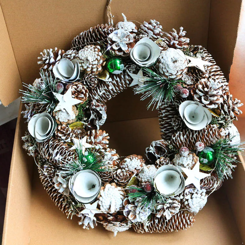 Christmas wreath with dried flowers, Christmas wreath, white wreath, New Year's decoration, winter 2020
Christmas wreath with dried flowers, Christmas wreath, white wreath, New Year's decoration, winter 2020