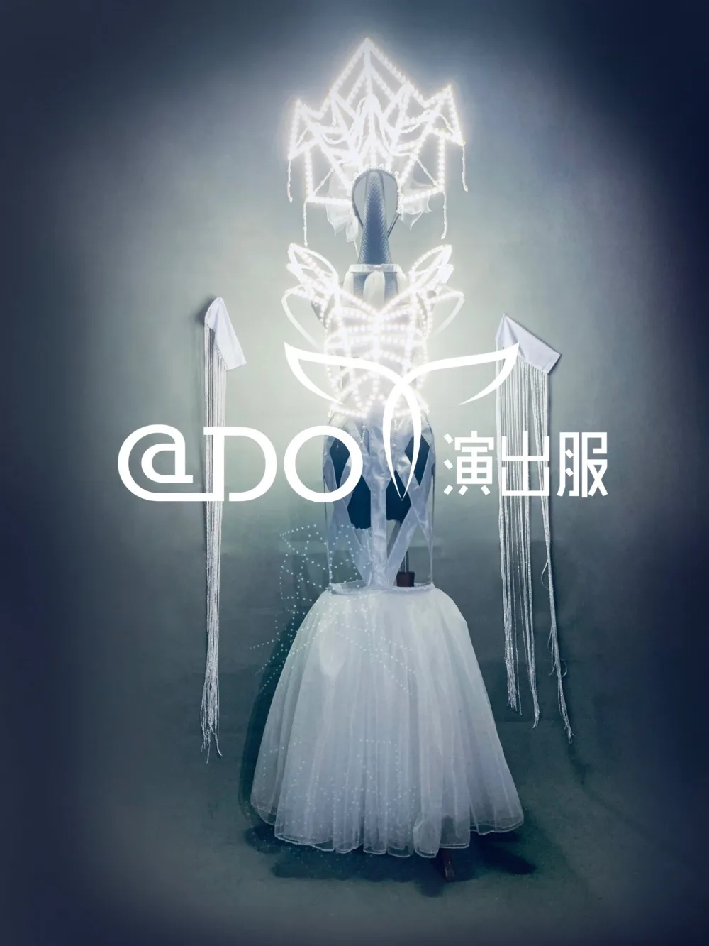 Bar nightclub technology light up stage dance wear LED luminous costumes goddess GOGO show costume
Bar nightclub technology light up stage dance wear LED luminous costumes goddess GOGO show costume