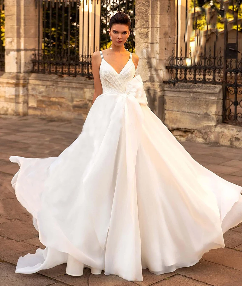 Front Split Wedding Dresses 2021 Spaghetti Straps Sleeveless Pleated Bow Bride Dress Simple Court Train Bridal Gowns
Front Split Wedding Dresses 2021 Spaghetti Straps Sleeveless Pleated Bow Bride Dress Simple Court Train Bridal Gowns