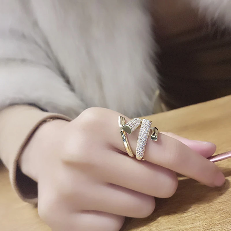 Metallic adjustable opening with diamond inlaid diamond rhinestone finger ring for women's creative fashion party
Metallic adjustable opening with diamond inlaid diamond rhinestone finger ring for women's creative fashion party