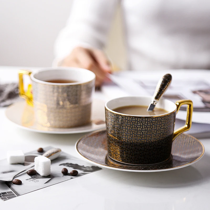 Classic grid couple coffee cup English ceramic afternoon tea red tea cup European elegant bone China cup and saucer with spoon
Classic grid couple coffee cup English ceramic afternoon tea red tea cup European elegant bone China cup and saucer with spoon