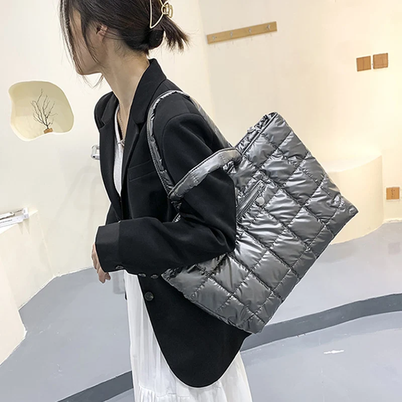 Winter Luxury Ladies Tote Bag High-Quality Nylon Space Cotton Padded Shoulder Bag for Daily Commute Shopping Trips Office Work
Winter Luxury Ladies Tote Bag High-Quality Nylon Space Cotton Padded Shoulder Bag for Daily Commute Shopping Trips Office Work