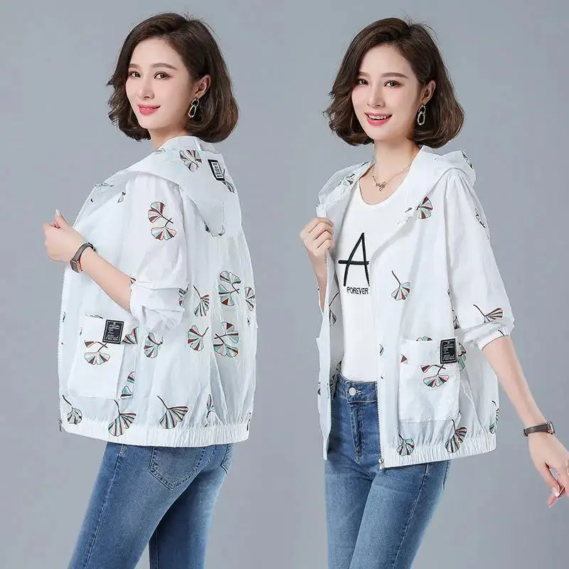 2022 New Printed Sunscreen Clothes Jacket Women Summer Sunscreen Shirts Hooded Thin Short coat 4XL Female Outwear
2022 New Printed Sunscreen Clothes Jacket Women Summer Sunscreen Shirts Hooded Thin Short coat 4XL Female Outwear