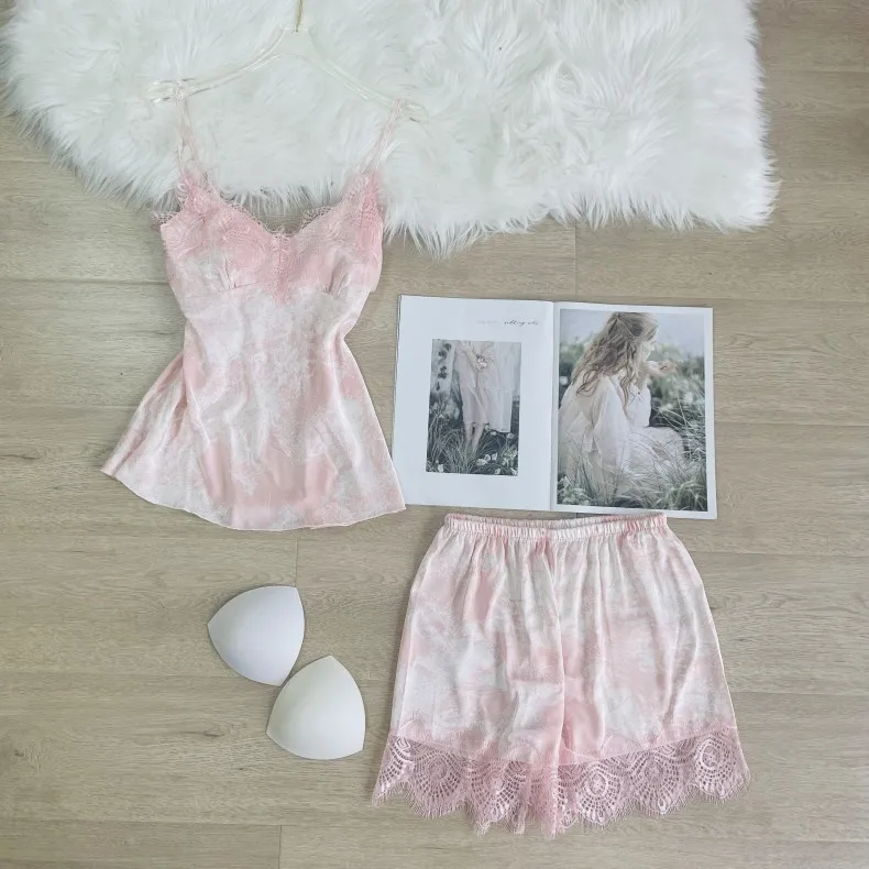 Satin Women Sleepwear 2PCS Pajamas Set Sexy Strap Top&Shorts Lounge Wear Casual Home Clothes Pyjamas 2021 New Intimate Lingerie
Satin Women Sleepwear 2PCS Pajamas Set Sexy Strap Top&Shorts Lounge Wear Casual Home Clothes Pyjamas 2021 New Intimate Lingerie
