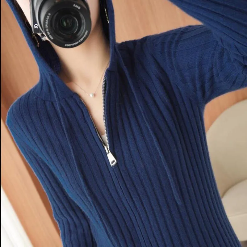Women Spring 2021 New Sweater Hooded Jacket Female Zipper Cardigan Version Loose Jacket Vertical Striped Sweater Knit Coat A617
Women Spring 2021 New Sweater Hooded Jacket Female Zipper Cardigan Version Loose Jacket Vertical Striped Sweater Knit Coat A617