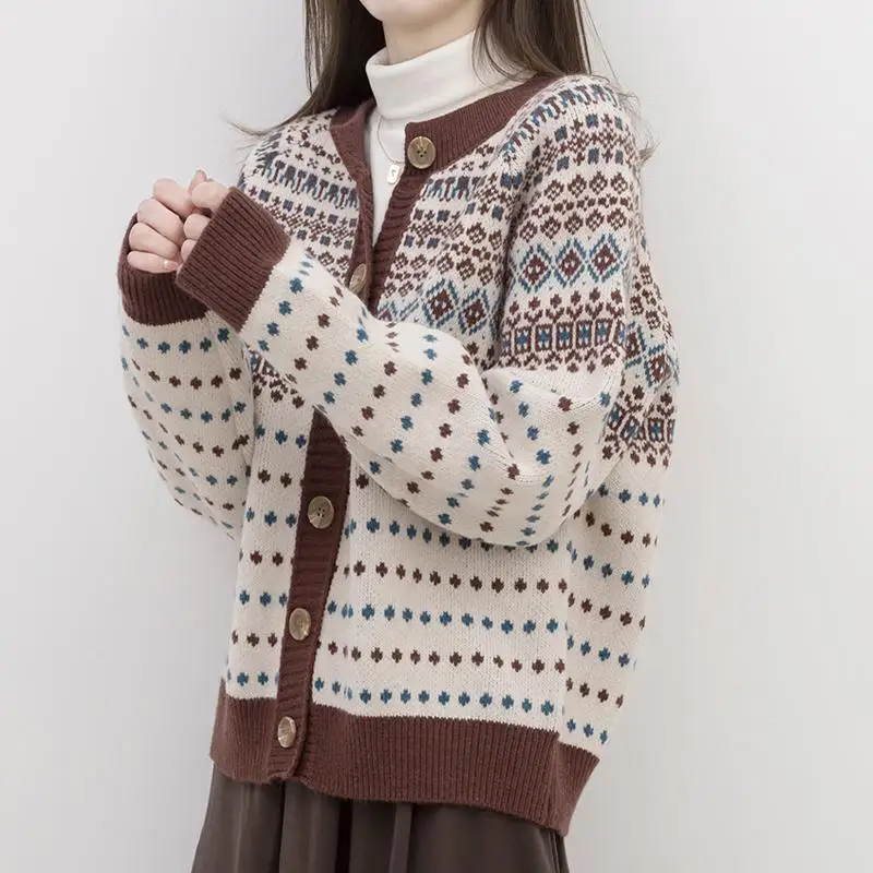 Sweater Cardigan Women Autumn Winter New V Neck Pearl Single Loose Short Thicken Sweater Sweet Long Sleeve Knitting Tops Coats
Sweater Cardigan Women Autumn Winter New V Neck Pearl Single Loose Short Thicken Sweater Sweet Long Sleeve Knitting Tops Coats
