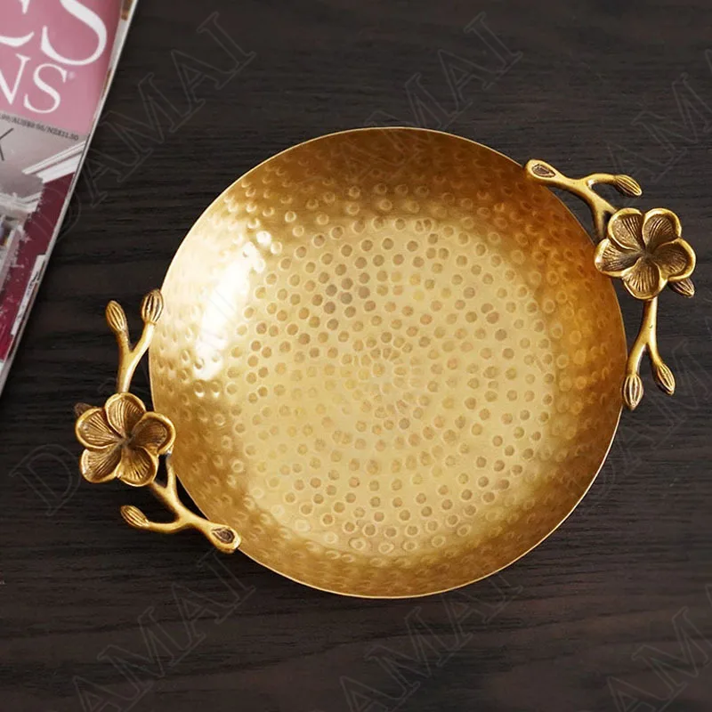 European Brass Storage Tray Retro Hand Hammer Plum Pattern Living Room Fruit Tray Bedroom Jewelry Organizer Home Decoration
European Brass Storage Tray Retro Hand Hammer Plum Pattern Living Room Fruit Tray Bedroom Jewelry Organizer Home Decoration