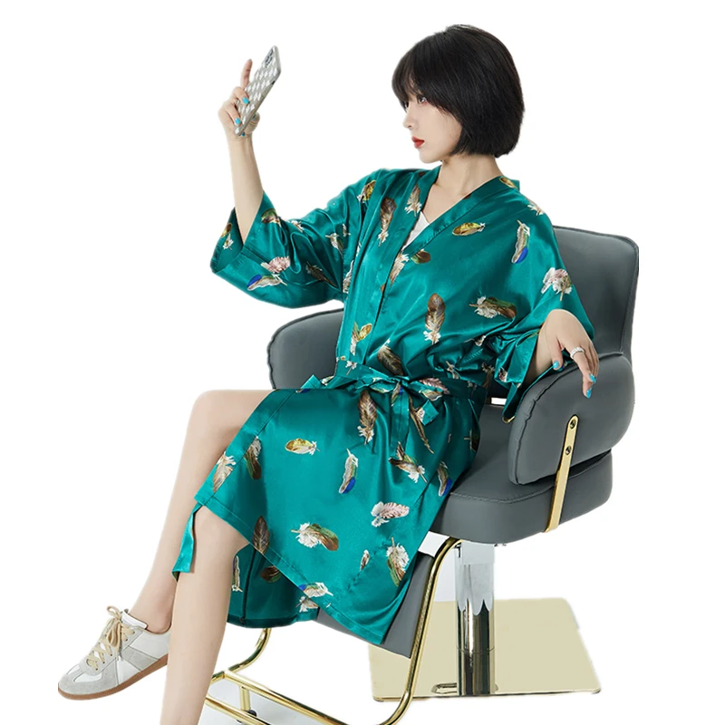 Salon Hairdressing Robe Barber Shop Customer Hair Dyeing Clothes Beauty SPA Gown Hairdresser Haircut Feather Pattern Kimono
Salon Hairdressing Robe Barber Shop Customer Hair Dyeing Clothes Beauty SPA Gown Hairdresser Haircut Feather Pattern Kimono