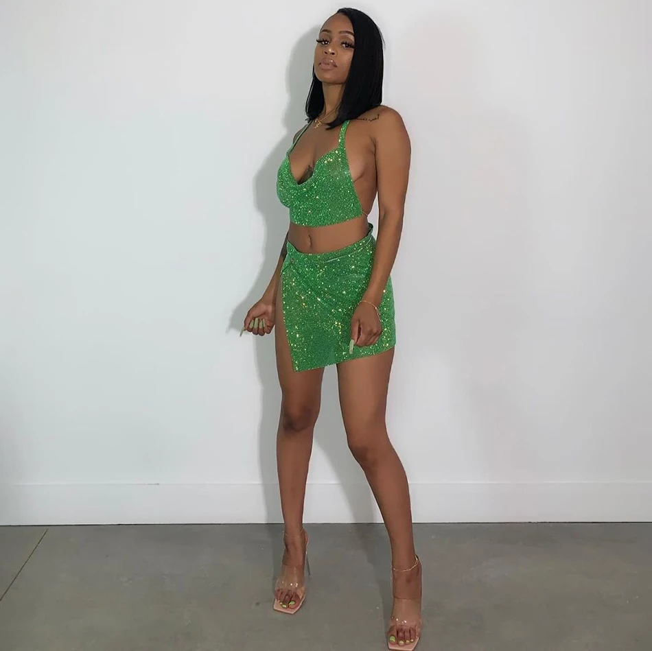 Metal rhinestone suit lady sexy leaky back suit 2021 summer green half skirt and top suit set suitable for club party nightclub
Metal rhinestone suit lady sexy leaky back suit 2021 summer green half skirt and top suit set suitable for club party nightclub