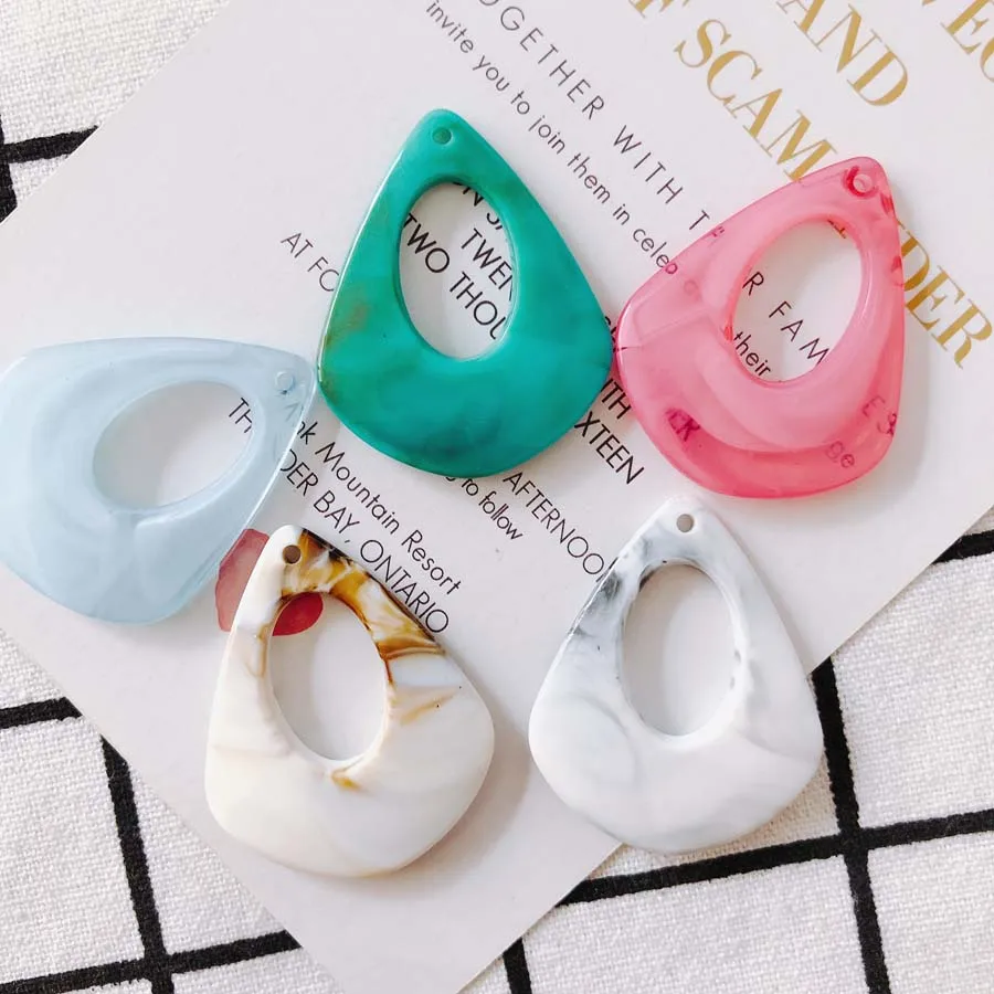 DIY Handmade Jewelry Accessories Vintage Cutout Resin Droplet Earrings Pendant Accessories Material
DIY Handmade Jewelry Accessories Vintage Cutout Resin Droplet Earrings Pendant Accessories Material