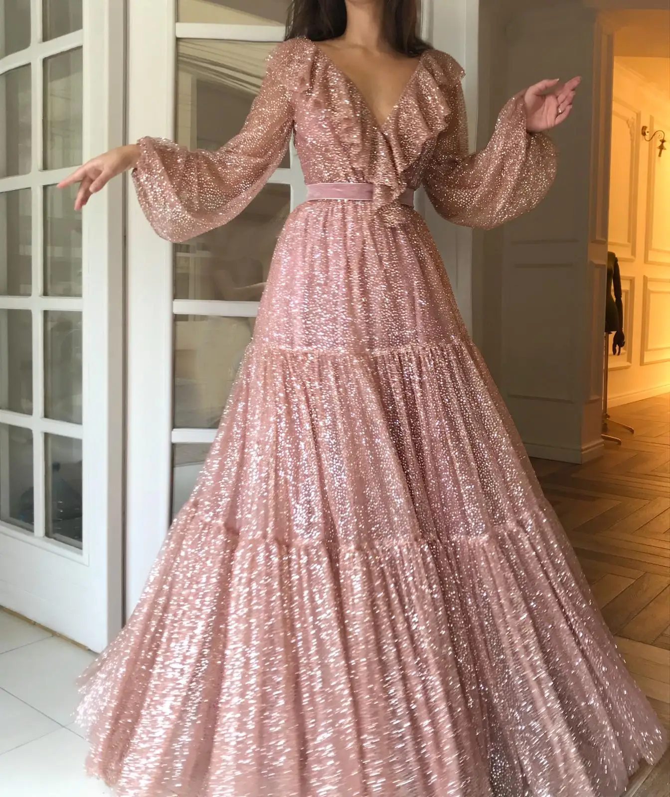 BridalAffair Shiny Sequined Celebrity Dress Sexy V-neck Ruffles Long Sleeves Mermaid Glitter Evening Gowns
BridalAffair Shiny Sequined Celebrity Dress Sexy V-neck Ruffles Long Sleeves Mermaid Glitter Evening Gowns