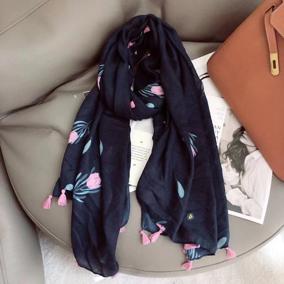 2021 Fashion Cotton Flower Print Tassel Scarf Shawls Long Beautiful Floral Blossom Pattern Soft Beach Hijab Wrap Free Shipping
2021 Fashion Cotton Flower Print Tassel Scarf Shawls Long Beautiful Floral Blossom Pattern Soft Beach Hijab Wrap Free Shipping