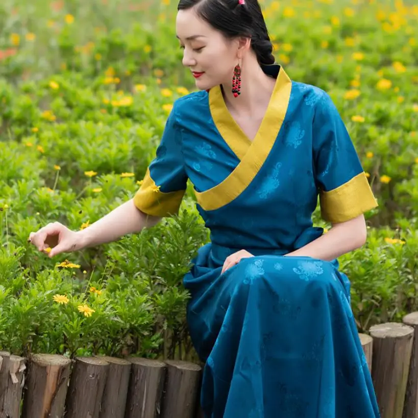 Short sleeve Tibetan Dress Women's summer Clothing silk Ethnic Style Vestido Mujer Nepal Costume Ladies Robe Long Section Tibeta
Short sleeve Tibetan Dress Women's summer Clothing silk Ethnic Style Vestido Mujer Nepal Costume Ladies Robe Long Section Tibeta