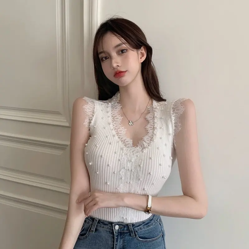 Women's Trendy Tank Tops Solid Pit Pattern Lace Edging V-Neck Pearls Decoration Sleeveless Short Tops Spring Summer 2021
Women's Trendy Tank Tops Solid Pit Pattern Lace Edging V-Neck Pearls Decoration Sleeveless Short Tops Spring Summer 2021