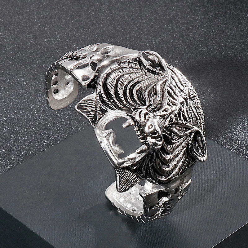 111g weight Large Big Jewelry Fashion personality Vintage Stainless Steel Bracelet Tiger Head Open Bracelet Bangle
111g weight Large Big Jewelry Fashion personality Vintage Stainless Steel Bracelet Tiger Head Open Bracelet Bangle