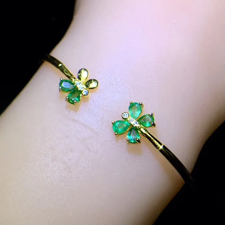The latest design butterfly natural emerald bracelet color beautiful precision made of 925 pure silver
The latest design butterfly natural emerald bracelet color beautiful precision made of 925 pure silver