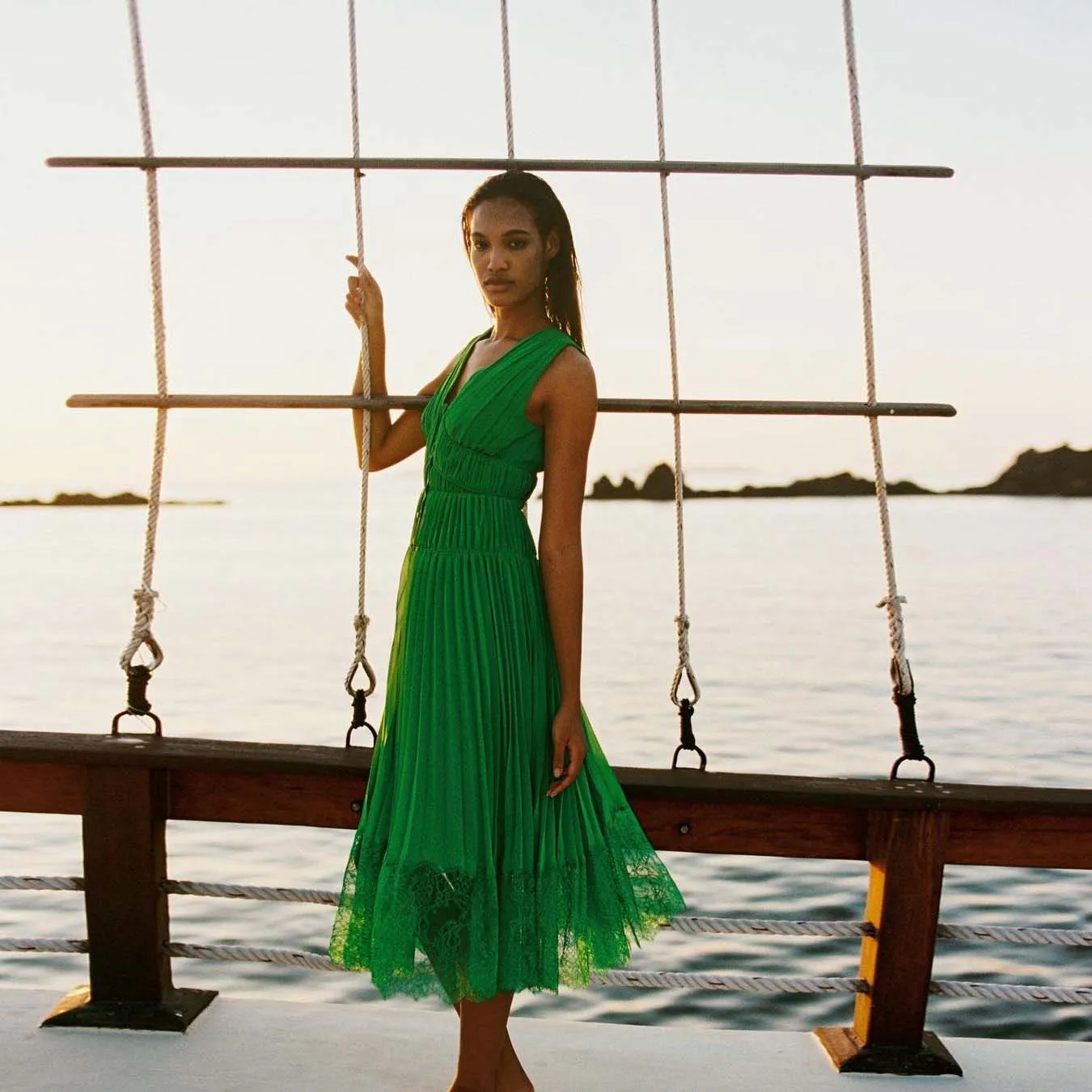 Summer Simple Classic Green V-neck Casual style Women Dresses Lace Tulle Ruffles Skirts Custom Made Plus Size
Summer Simple Classic Green V-neck Casual style Women Dresses Lace Tulle Ruffles Skirts Custom Made Plus Size