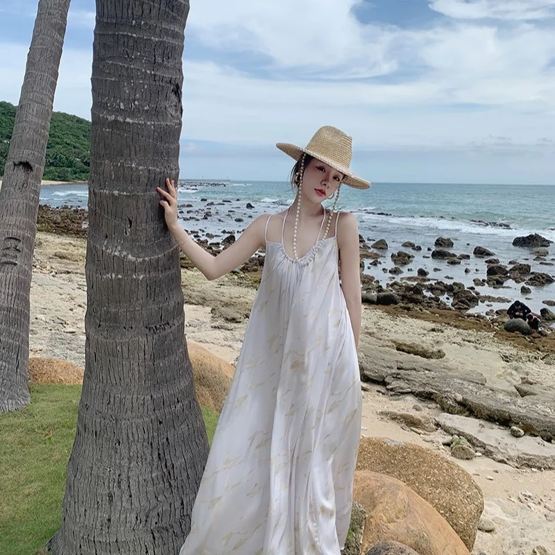 2021 New Minority Design Sexy Sense Satin Hanging Neck Holiday Long Pleated Satin Dress Summer Tourist For The Beach Skirt
2021 New Minority Design Sexy Sense Satin Hanging Neck Holiday Long Pleated Satin Dress Summer Tourist For The Beach Skirt