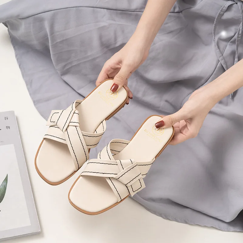 High Quality Summer Fashion Home Slippers for Women Bathroom Outside Footwear Female Beach Slides
High Quality Summer Fashion Home Slippers for Women Bathroom Outside Footwear Female Beach Slides