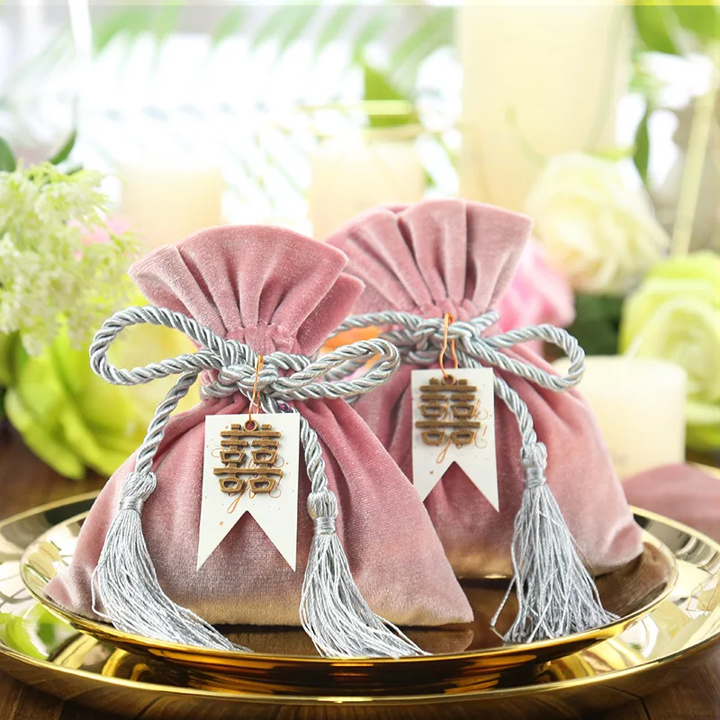100Pcs/Lot Chinese Style Creative Double Happiness Candy Box European Gift With Hand Gift Candy Bag Corduroy Candy Bag
100Pcs/Lot Chinese Style Creative Double Happiness Candy Box European Gift With Hand Gift Candy Bag Corduroy Candy Bag