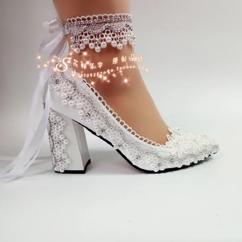 Spring new lace thick-heeled high-heeled pearl crystal bridal wedding shoes banquet dress wristband all-match women's shoes
Spring new lace thick-heeled high-heeled pearl crystal bridal wedding shoes banquet dress wristband all-match women's shoes