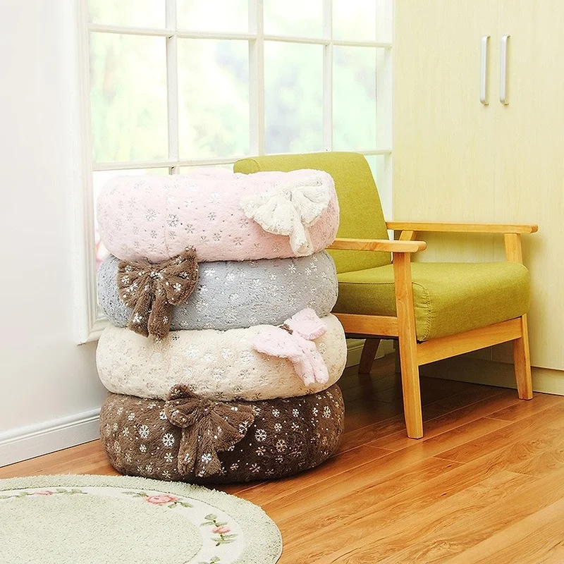 Round Snowflake Kennels Plush Pet Dog Cat Thick Cushions Chair Cushions Pet Bed Dog Supplies
Round Snowflake Kennels Plush Pet Dog Cat Thick Cushions Chair Cushions Pet Bed Dog Supplies