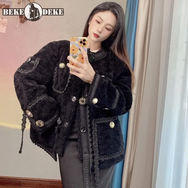 Winter Ladies Real Wool Jacket Designer Buttons Slim Fit Short Sheep Fur Coat Women Faux Leather Lining Jacket Vintage Overcoat
Winter Ladies Real Wool Jacket Designer Buttons Slim Fit Short Sheep Fur Coat Women Faux Leather Lining Jacket Vintage Overcoat