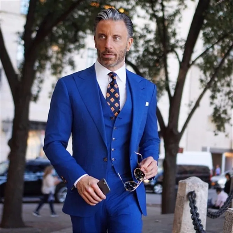2021 Fashion Casual Italian Royal Blue Men Suits Terno Slim Fit Formal Groom Prom Dress Tuxedo Custom Male Blazer Vest Pants Set
2021 Fashion Casual Italian Royal Blue Men Suits Terno Slim Fit Formal Groom Prom Dress Tuxedo Custom Male Blazer Vest Pants Set
