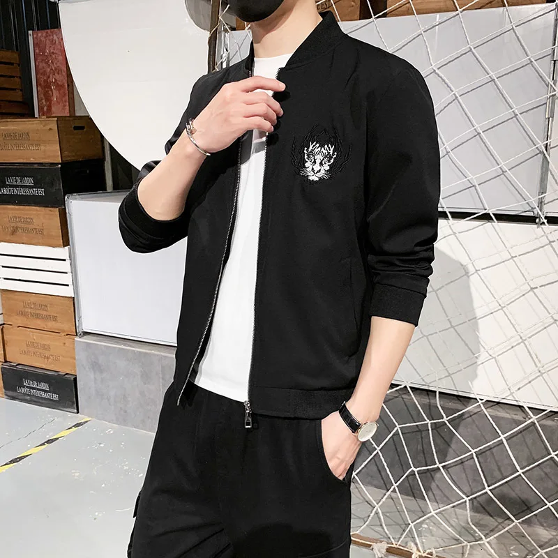 Men's Jackets Embroidery Coats Men Outerwear Casual Bomber Jacket Oversized 2020 Spring Autumn Clothing Jaqueta Masculino Black
Men's Jackets Embroidery Coats Men Outerwear Casual Bomber Jacket Oversized 2020 Spring Autumn Clothing Jaqueta Masculino Black