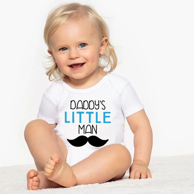 Baby Boy Clothes DADDY'S LITTLE MAN Print Newborn Baby Boy Bodysuit White Cotton Newborn Clothes Short Sleeves Playsuit
Baby Boy Clothes DADDY'S LITTLE MAN Print Newborn Baby Boy Bodysuit White Cotton Newborn Clothes Short Sleeves Playsuit