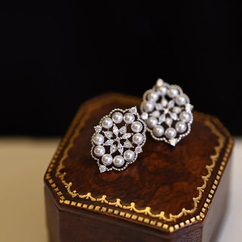925 Sterling Silver Stud Earring For Women Pearl Fashion Flower Shape Wedding Jewelry Business Elegant Christmas Gift
925 Sterling Silver Stud Earring For Women Pearl Fashion Flower Shape Wedding Jewelry Business Elegant Christmas Gift