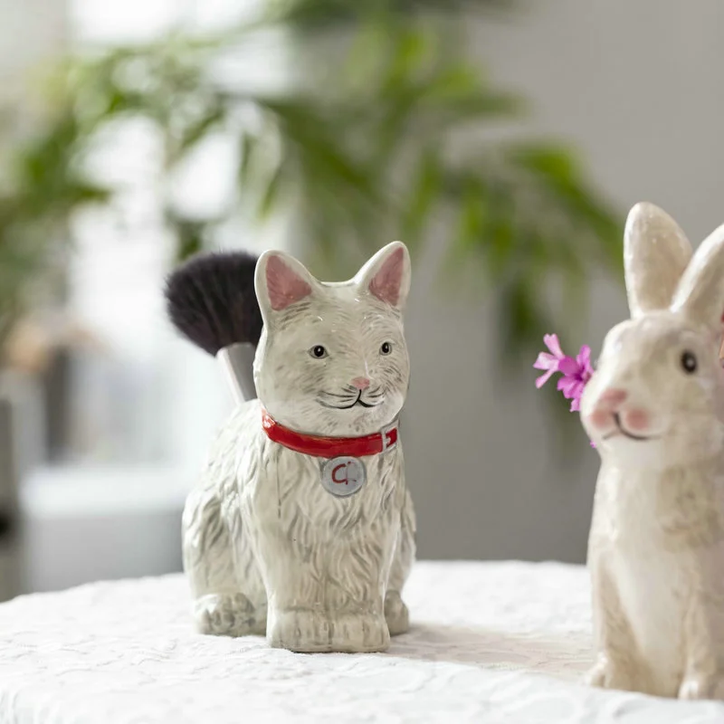 Classic Cute Rabbit Vase Pen Holder Makeup Tool Tube Small Vase Decoration Head Flower Vases Storage Box Brushes Holder Craft
Classic Cute Rabbit Vase Pen Holder Makeup Tool Tube Small Vase Decoration Head Flower Vases Storage Box Brushes Holder Craft