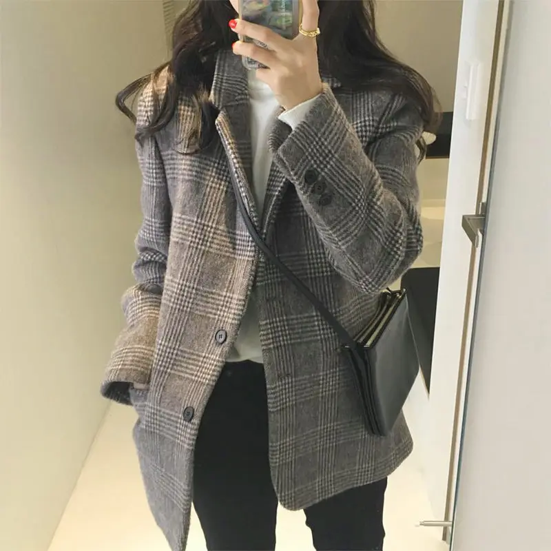 Retro Plaid Woolen Blazer Women 2020 Autumn and Winter Loose Suit Jacket Female Long Sleeve Double Breasted Coat Overcoats k1273
Retro Plaid Woolen Blazer Women 2020 Autumn and Winter Loose Suit Jacket Female Long Sleeve Double Breasted Coat Overcoats k1273