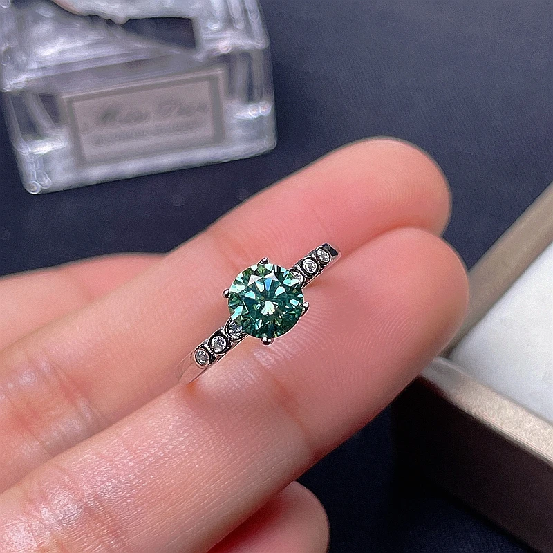 Green moissanite Personality design New ring, 925 Sterling silver, beautiful color, sparkling, 1 carat Diamond D VVS1
Green moissanite Personality design New ring, 925 Sterling silver, beautiful color, sparkling, 1 carat Diamond D VVS1