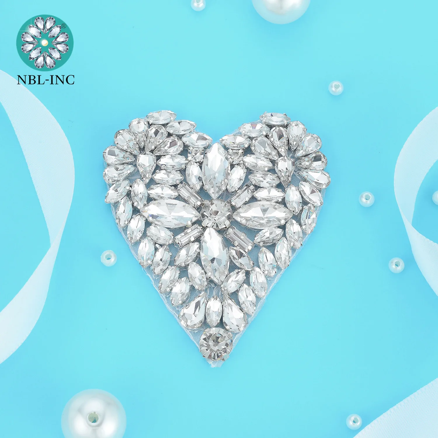 (30pcs) Wholesale heart shape silver crystal rhinestone applique patch iron on sew on for dress shoe accessories WDD1135
(30pcs) Wholesale heart shape silver crystal rhinestone applique patch iron on sew on for dress shoe accessories WDD1135