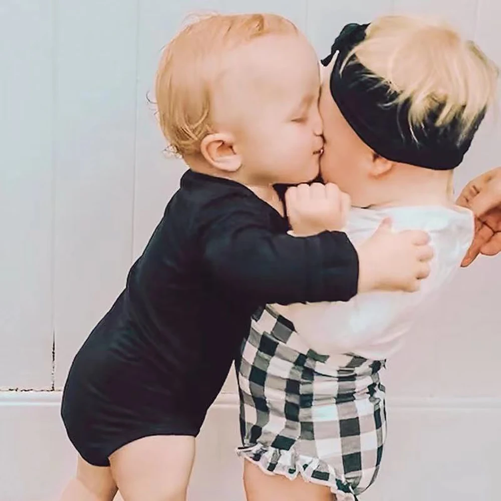 Baby Clothes Summer Girls and Boys Onesie Short Sleeve Cotton Infant Playsuit Solid Color 0-24 Months Infant Kids Romper
Baby Clothes Summer Girls and Boys Onesie Short Sleeve Cotton Infant Playsuit Solid Color 0-24 Months Infant Kids Romper