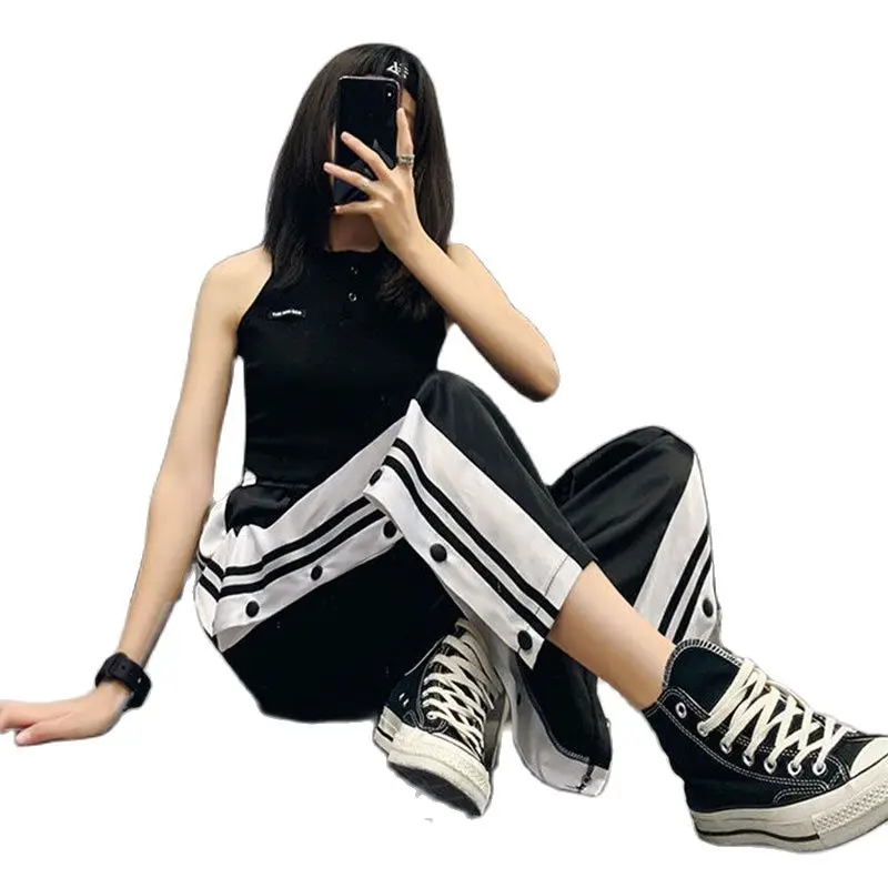 2024 Autumn Stripe Hip Hop Sweat Pants Streetwear Women Casual Wide Leg Pants Women Button Trousers Vintage Joggers Sweatpants
2024 Autumn Stripe Hip Hop Sweat Pants Streetwear Women Casual Wide Leg Pants Women Button Trousers Vintage Joggers Sweatpants