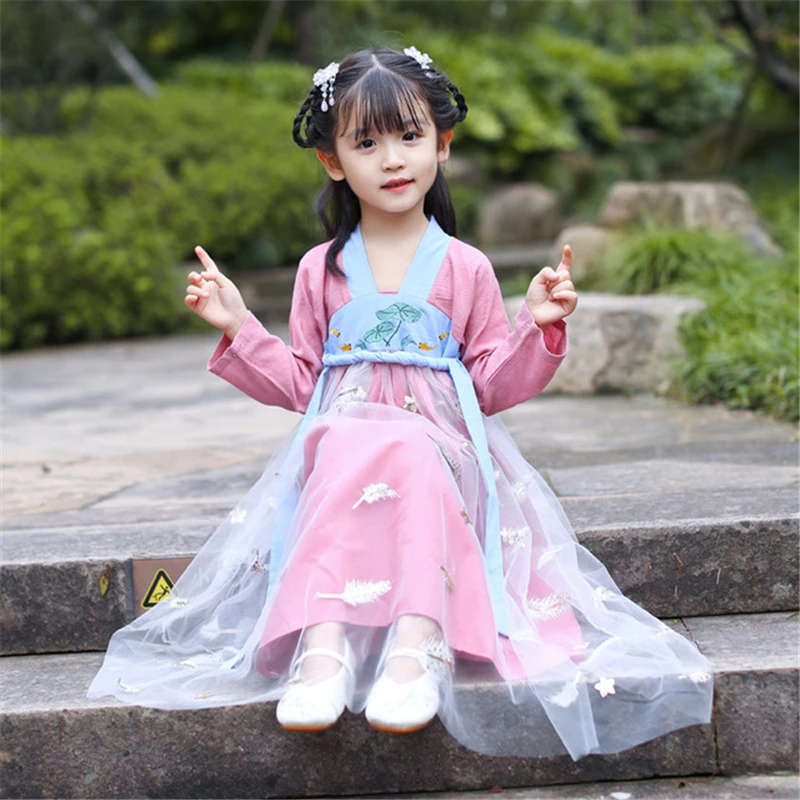 Children's Hanfu girls Chinese style Tang suit little girl costume style baby dress sweet and elegant dress robe chinoise 2020
Children's Hanfu girls Chinese style Tang suit little girl costume style baby dress sweet and elegant dress robe chinoise 2020