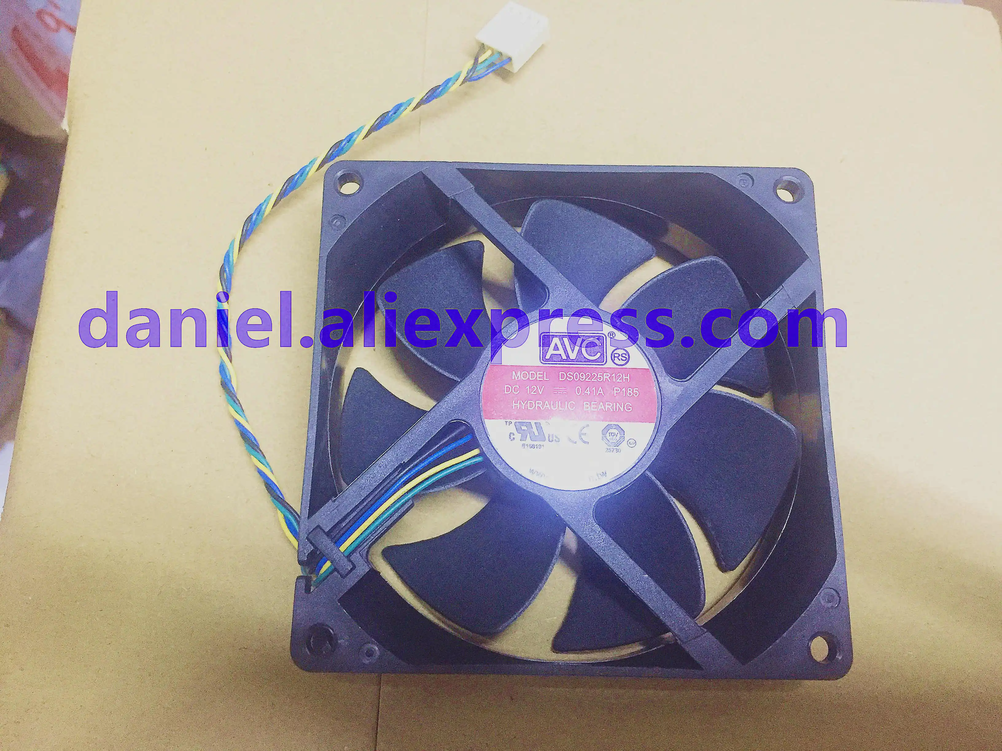 Оригинальный DS09225R12H/DASD0925R2H 12В 0.41A 9025 9 см шасси с температурным контролем бесшумный вентилятор
Оригинальный DS09225R12H/DASD0925R2H 12В 0.41A 9025 9 см шасси с температурным контролем бесшумный вентилятор