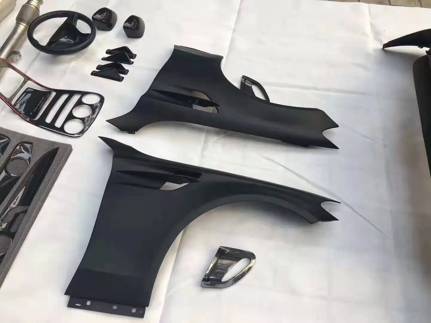 Carbon Fiber Iron Unpainted Material Front Side Fenders Car Styling For Mercedes c205 2.0T from 2016
Carbon Fiber Iron Unpainted Material Front Side Fenders Car Styling For Mercedes c205 2.0T from 2016